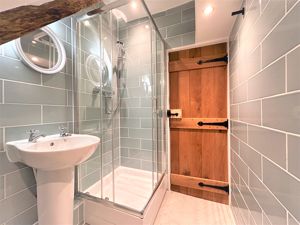 En-suite- click for photo gallery